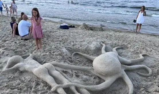 Niezwykłe rzeźby z piasku na plaży: odkryj magiczne miejsca i wydarzenia